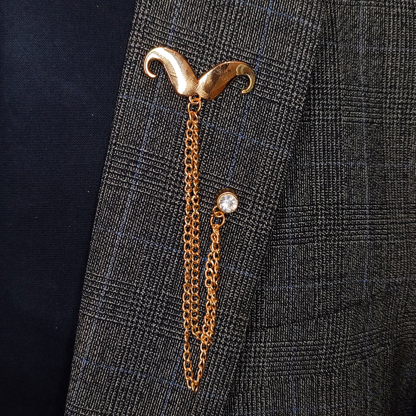 golden chain mostachio