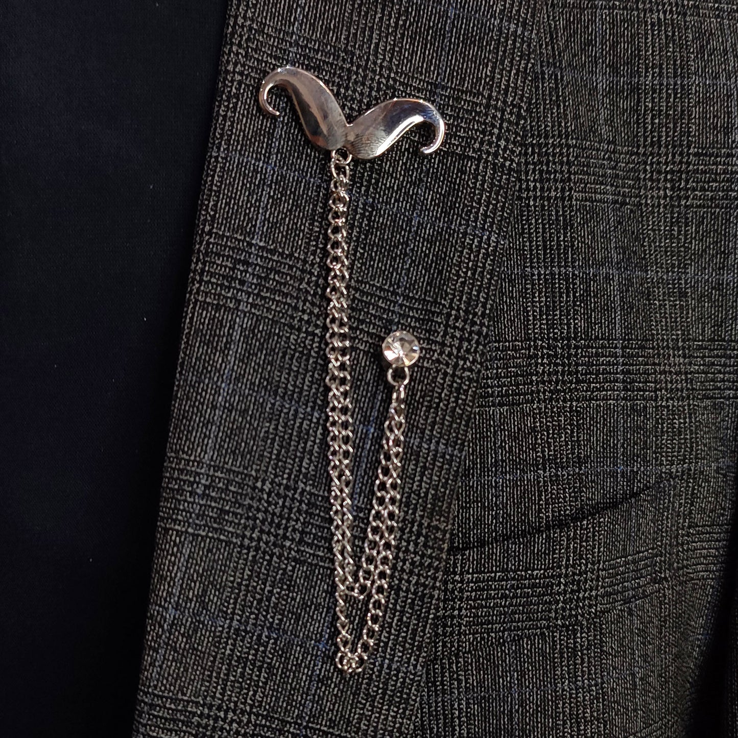 Silver Chain Mostachio