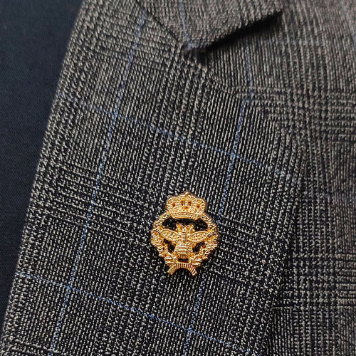 Golden crown bee