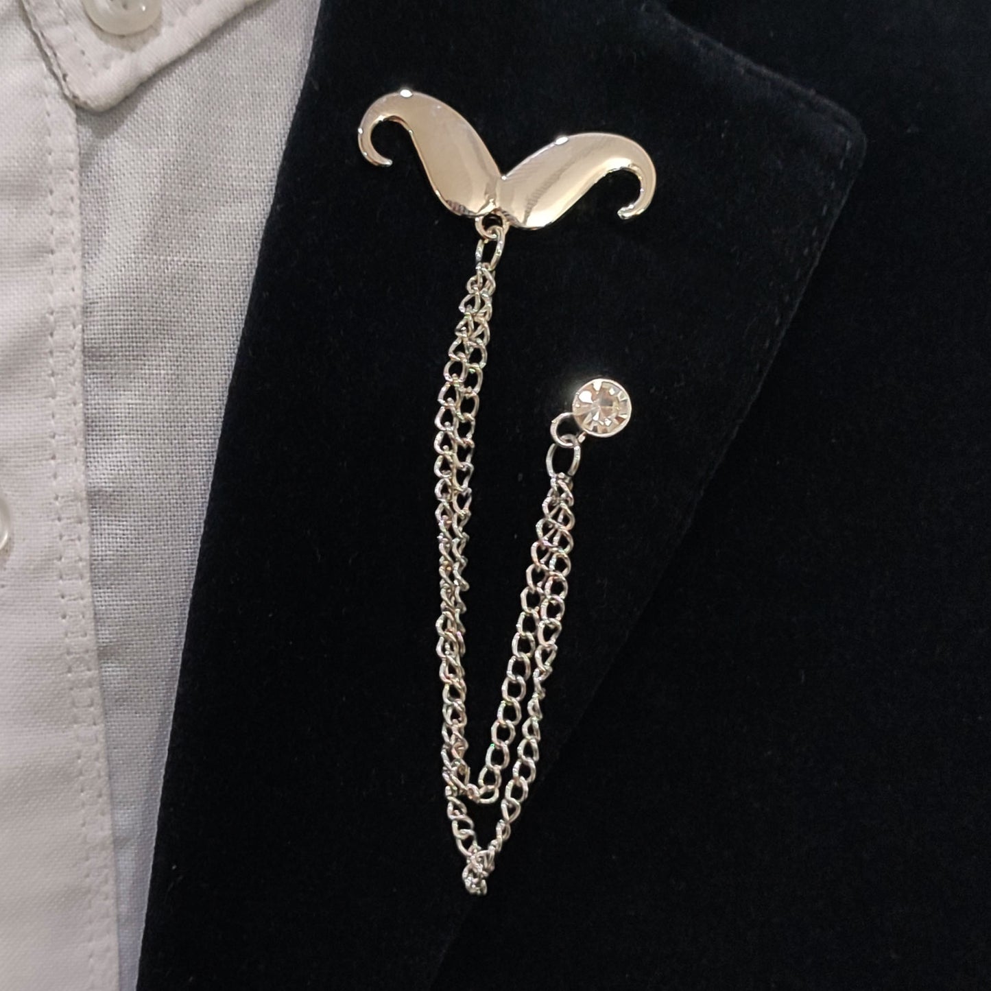Silver Chain Mostachio